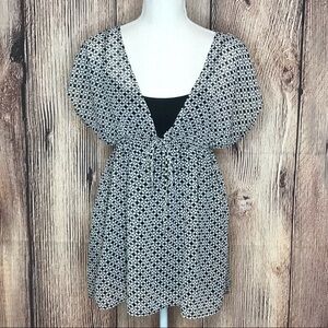 IZ BYER CA LARGE BLACK AND WHITE BLOUSE